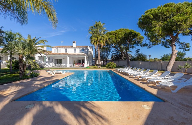 Fidalsa Lujosa Villa Salinas y Mar