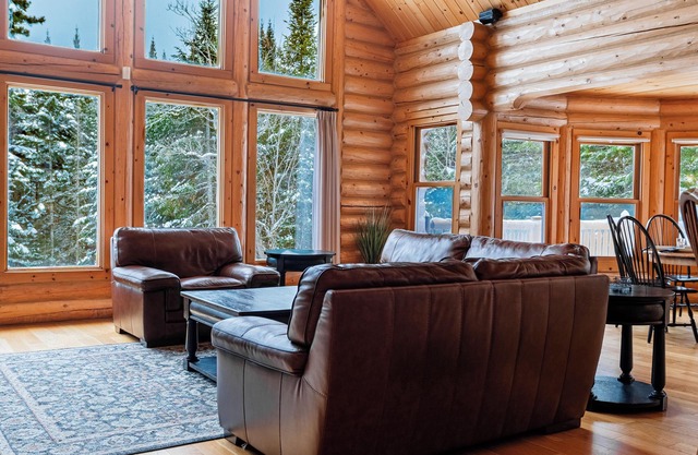 Fiddler Lake Resort Chalet + Private Jacuzzi