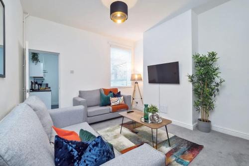 Fielding House by Truestays - NEW 3 Bedroom House in Stoke-on-Trent