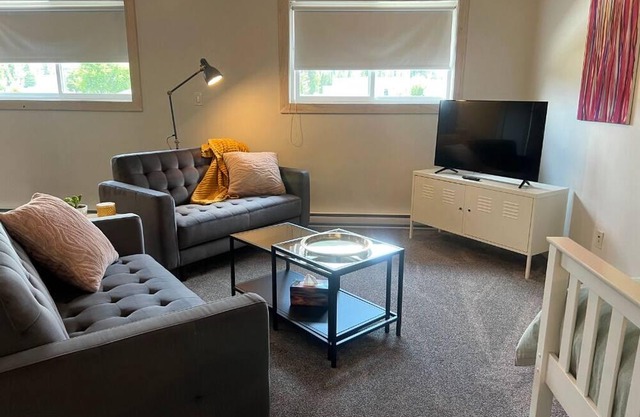 Fieldstone Loft Guesthouse for 4 at the gateway to Wells Gray Park & Waterfalls