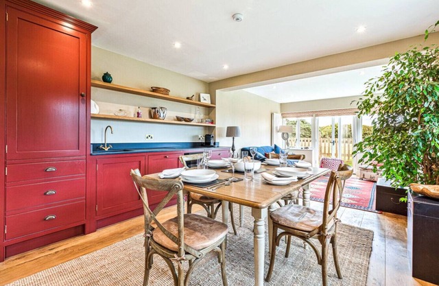 Fieldview Cottage with parking