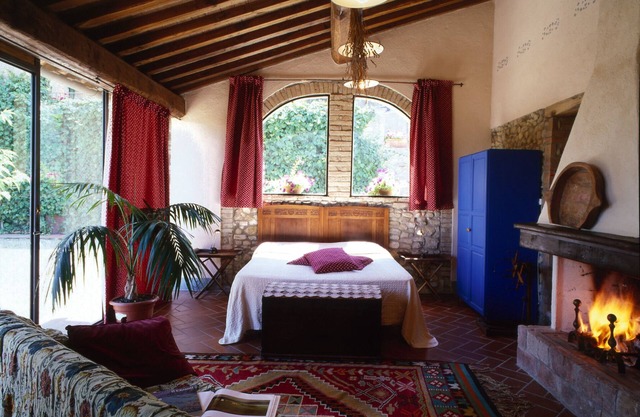 Fienile (4+2) beautiful apartment with pool in Chianti between Florence and Siena