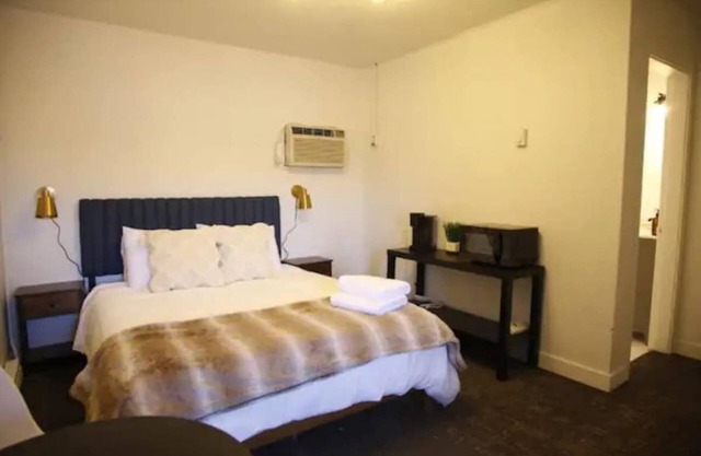 Fillmore Lodge: Lowest Price - Comfy Queen Room