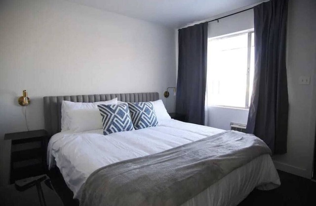 Fillmore Lodge: One King Room with Lowest Rates!