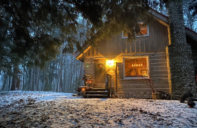 Fin de la Terre - magical cabin steps to the lake