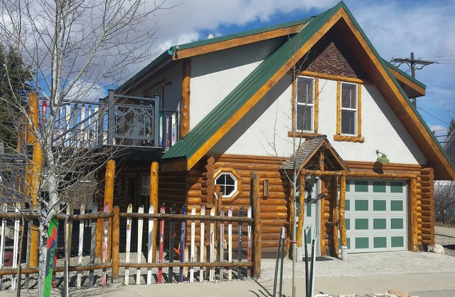 Fin + Pin Lodge, historische Innenstadt, WLAN, Kabel-TV, Terrasse, Terrasse, Kamin, Aussicht