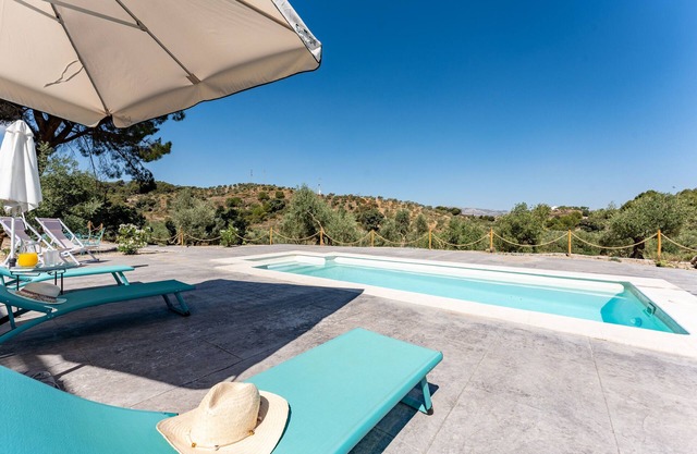 Finca 'Cortijo La Zahurdilla' mit Bergblick, Privatem Pool, WLAN & Garten