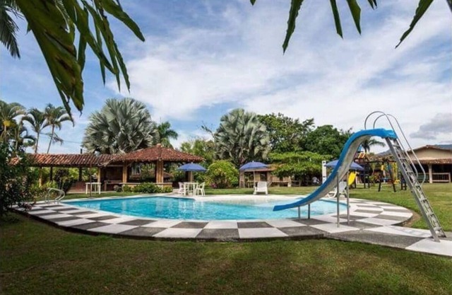 Finca Grupos Grandes Cerca Al Parque Del Café. Cerca a Quimbaya Quindío