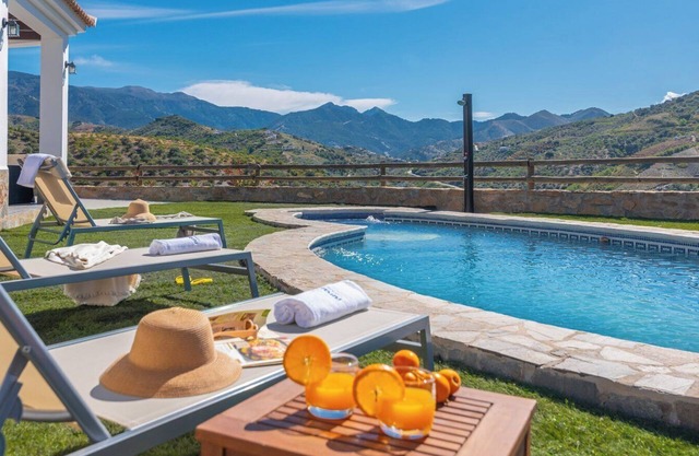 Finca La Diosa Salares by Ruralidays