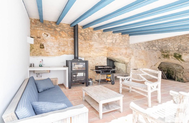 Finca La Naya ist eine exklusive Villa zwischen Benissa und Teulada-Moraira, nur 10 Minuten vom Strand entfernt.Erbaut auf einem alten Bauernhaus, das komplett im mediterranen Stil restauriert wurde.