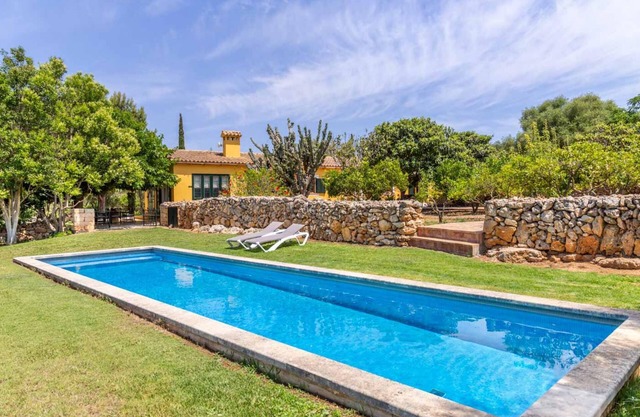 Finca bei Porto Cristo, 3 Sz; 3 Bäder,1 WC, Pool 4 x 12, Rasenflächen