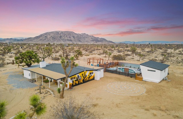 FINCA TECOLOTE Retreat / Pool and Spa on 5 Acres surrounded by Joshua Trees