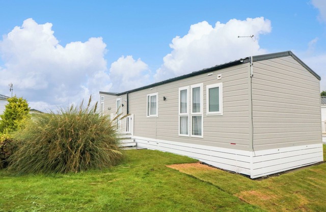 FINCH 65, family friendly, country holiday cottage in Cayton Bay