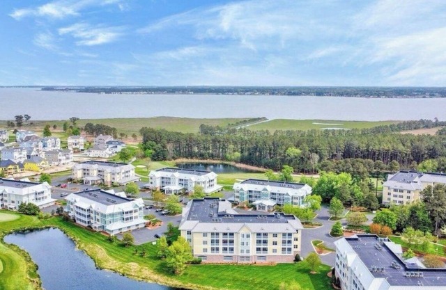 Finest on the Fairway - 3/2 Penthouse in the exclusive Peninsula Community