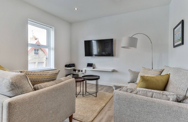 Belle House, Apt 4