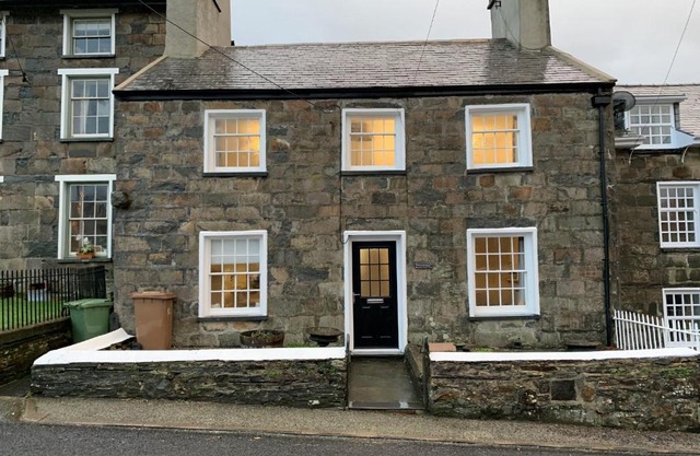 Finest Retreats - Tegannedd - Luxury Grade II Listed Cottage With Hot Tub