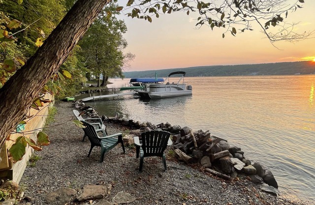 Finger Lakes Cottage w/ Lake frontage & Sauna!