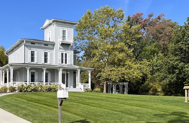 Finger Lakes historic home on Cayuga Lake modern amenities near FLX wine country