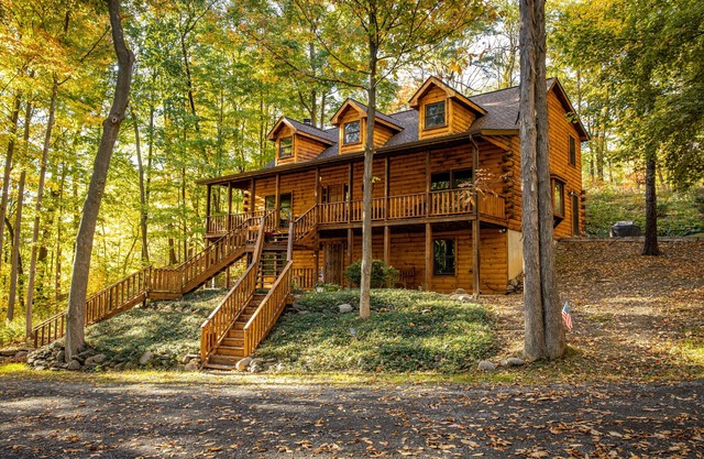 Finger Lakes Lodge overlooking Keuka Lake with 1st floor master bed & bath!