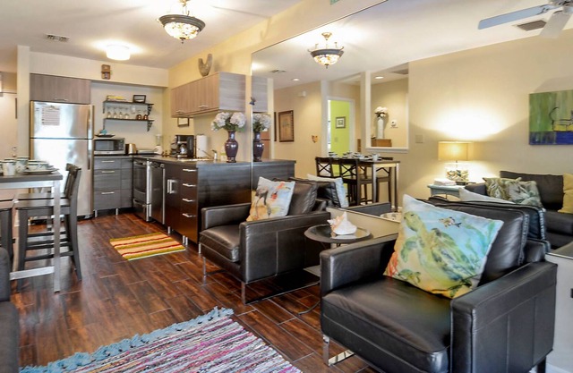 Finn Key by Avantstay w/ Covered Patio & Shared Pool! Week Long Stays Only