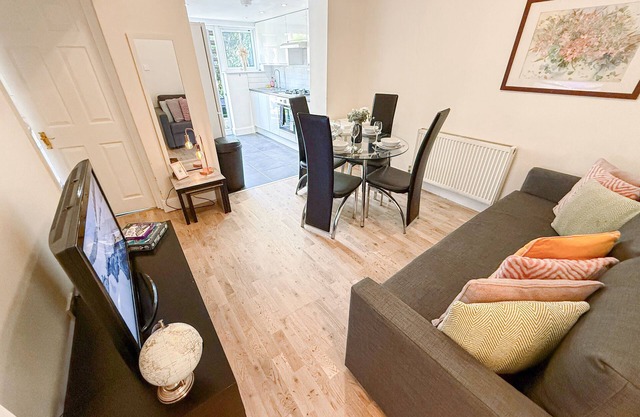 Finsbury 1-bedroom flat w/ mini patio North London