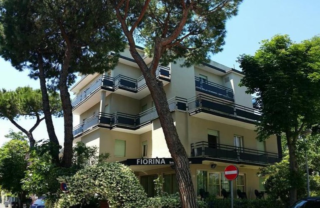 Fiorina Bed&Breakfast - Colazione fino a mezzogiorno - Parcheggio moto gratuito e videosorvegliato