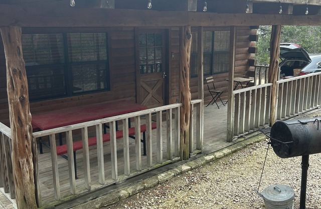 "Fir Deer Life" 2-bedroom 1 bath cabin 2 in cool Concan with WiFi, AC