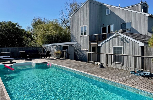 Fire Island beach house w pool, 4-BR 4-bath, spacious modern, beautiful views