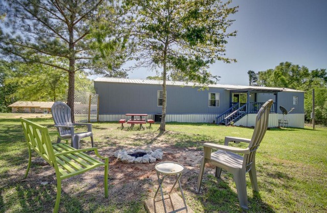 Fire Pit and Deck Peaceful Silver Creek Retreat