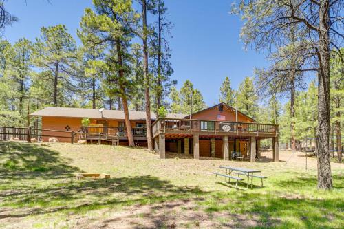 Fire Pit and Trail Access Spacious Happy Jack Cabin