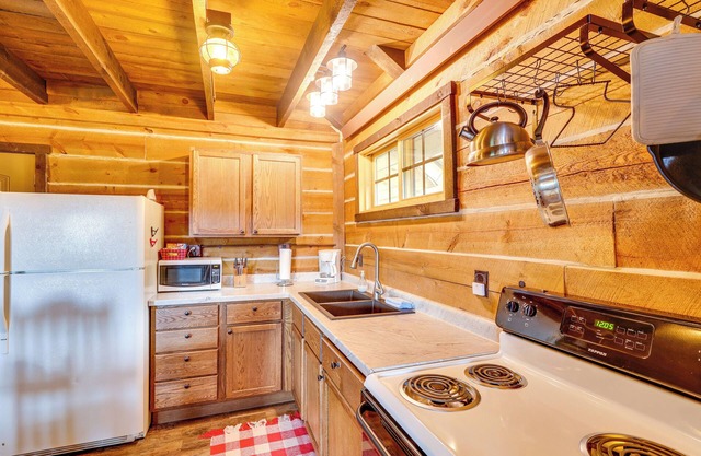 Fire Pit & Black Hills Views: Rapid City Cabin
