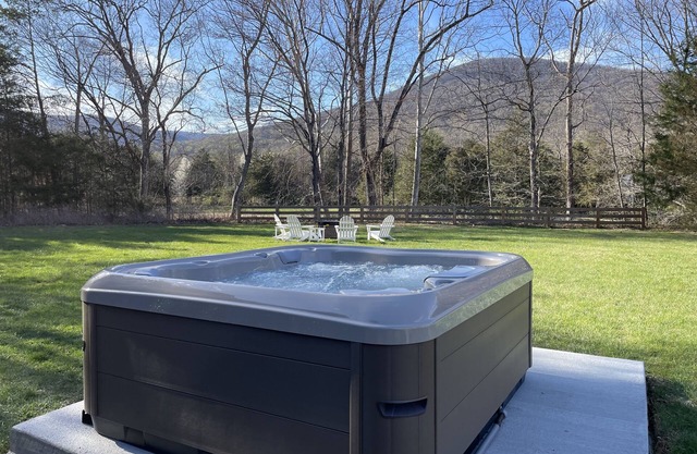Fire Pit+Hot Tub+Game Room in spacious family-friendly house