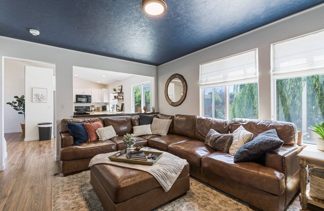 Fire pit, Large yard, patio, BBQ, 2 Story home