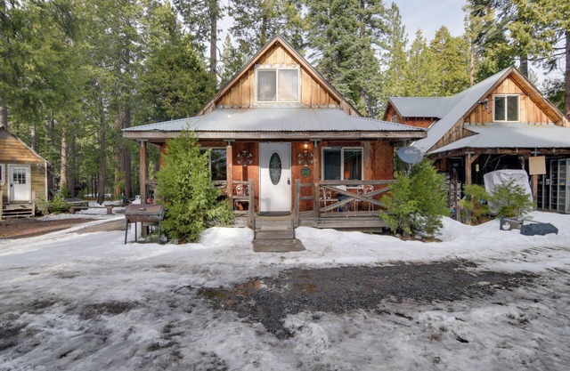Fire Pit & Trails On-Site: Butte Meadows Retreat!
