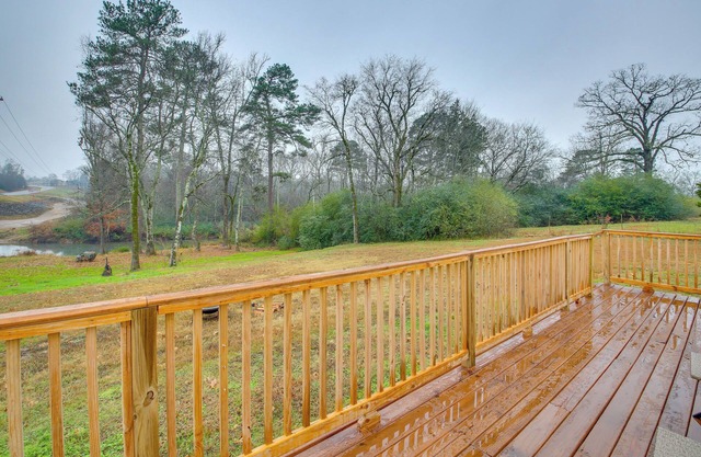 NEW! Royal Cabin w/ Fire Pit & Wraparound Deck!