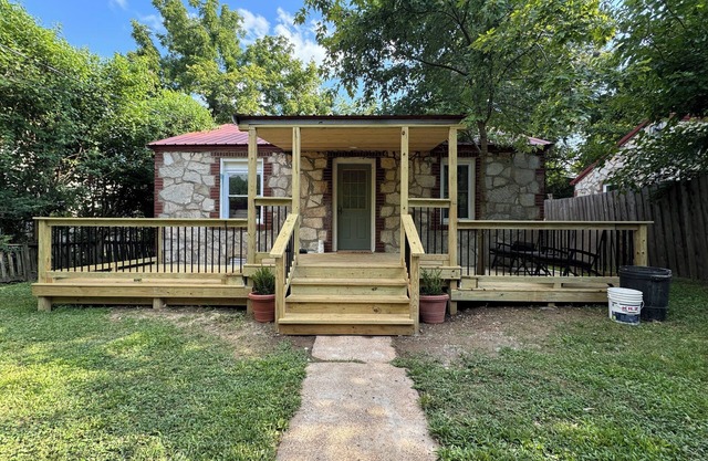 Fire Rock Cottage - Near Spring River - Fire Pit - Free Wood - Wifi