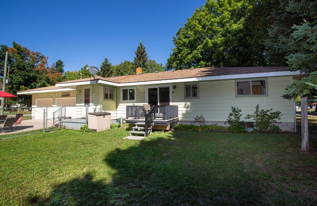 Firefly House - Comforts of home across from beach/campground