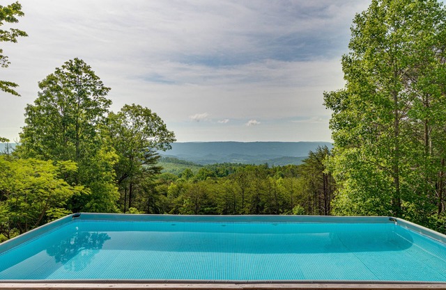Firefly Mountain Top Retreat with a pool!