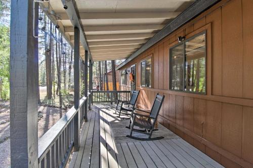 Fireplace, Deck and Grill Pinetop Cabin Rental!