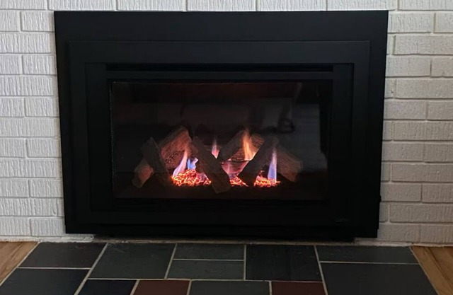 Fireplace, One-Floor in Quiet Neighborhood Home - whole house for you