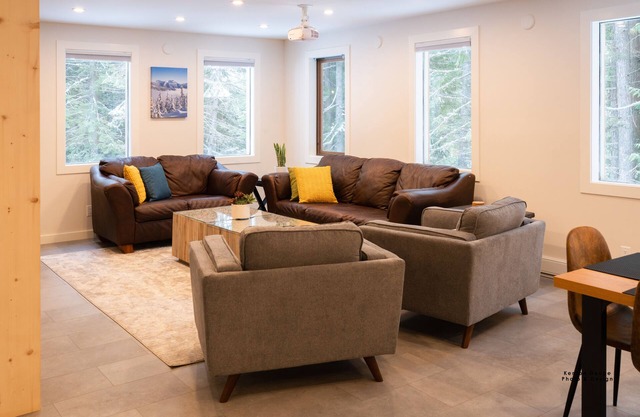First Chair Lodge & Retreat Center- 10 min from Whitewater & Nelson; Sleeps 19