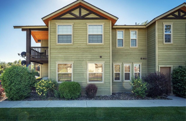 Erste Etage Buffalo Junction Condo!