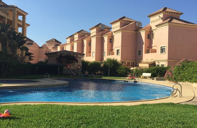 Apartment im ersten Stock des Golf Resorts, gut ausgestattetes Apartment mit Gemeinschaftspool