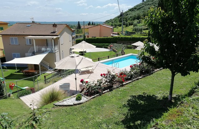 Wohnung im ersten Stock mit Terrasse, Garten und Pool in der Landschaft von Lucca