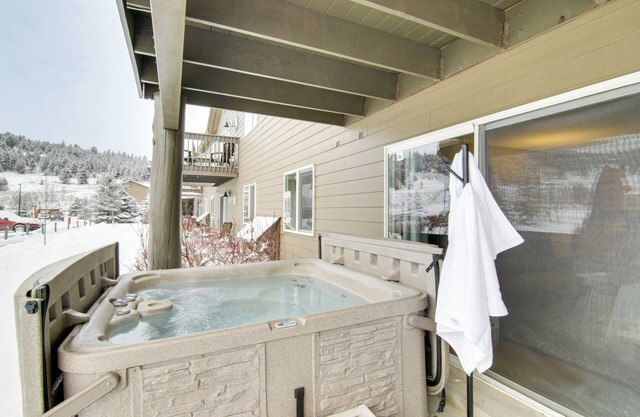 First-floor Big Sky Condo With Hot Tub!