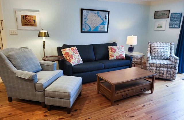 First-floor, dog-friendly condo in golf course setting with back deck & W/D