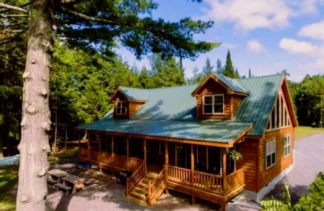 1. See-Ufergegend-Haus in der alten Schmiede, New York