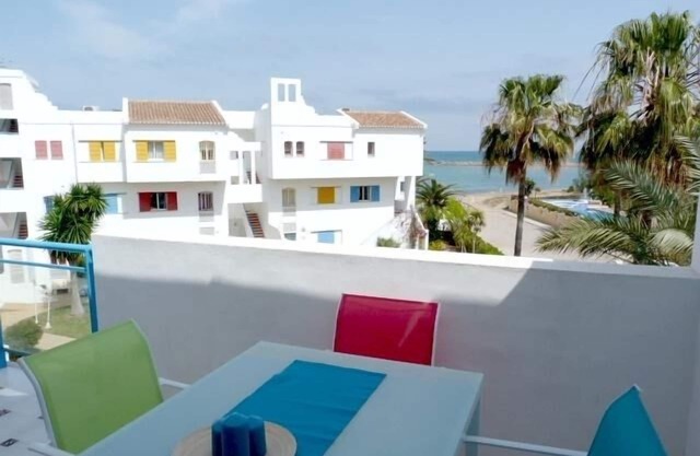 ERSTE LINIE STRANDWOHNUNG MIT MEERBLICK. WIFI