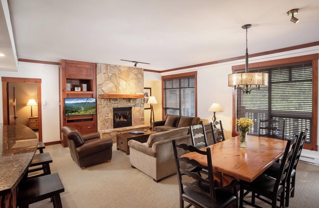 First Tracks Lodge