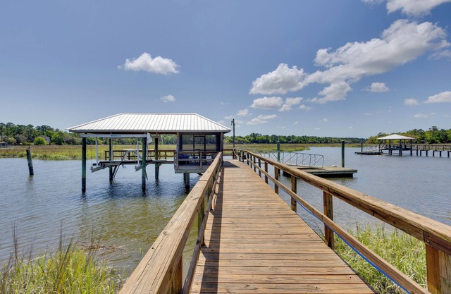 Fish, Boat & Unwind: 'Creekside Oasis' in Darien!